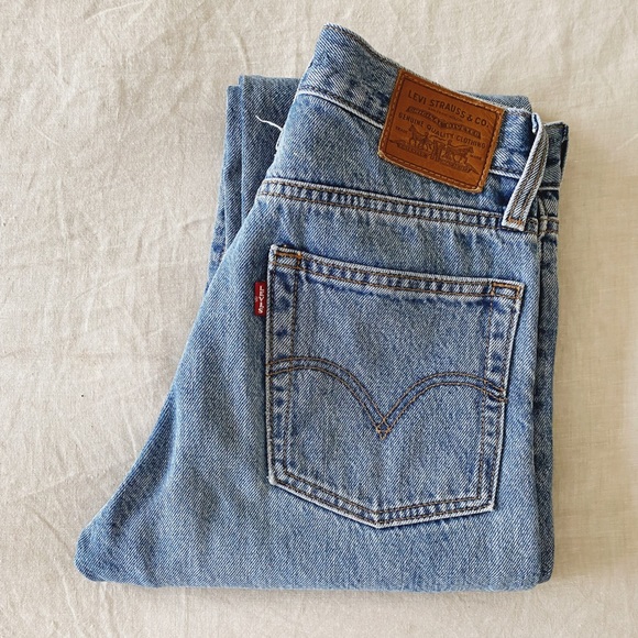 Levi’s Wedgie Frayed Jeans - Picture 2 of 11